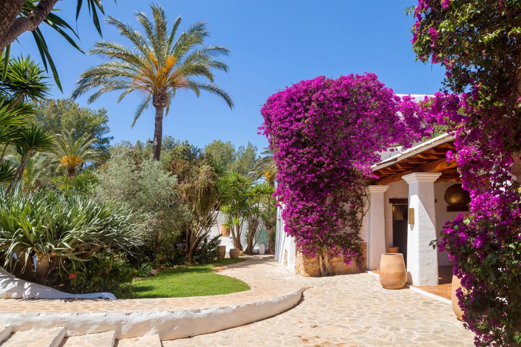 Read more about the article Atzaró Hotel Rural Ibiza – Agroturismo